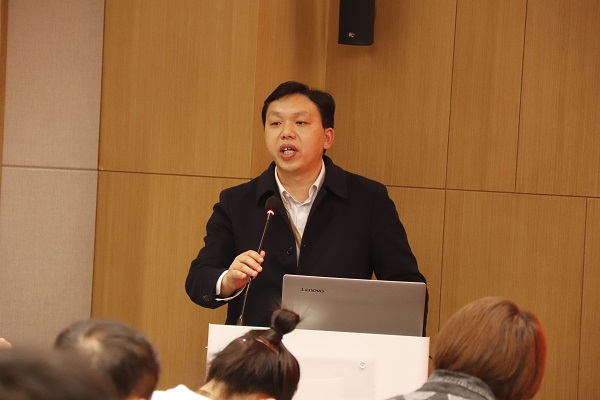 6、半岛（中国）一站式服务平台总工程师苏群山主持会议 .JPG