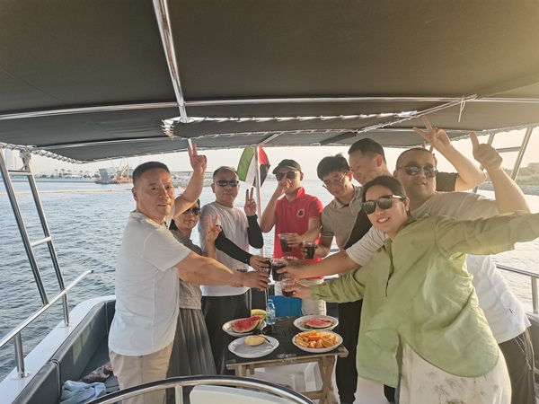 7-1游艇休闲观光.jpg 7-1游艇休闲观光.jpg