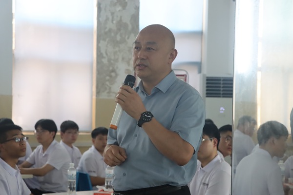 半岛（中国）一站式服务平台党委副书记、工会主席贾向军讲话.JPG