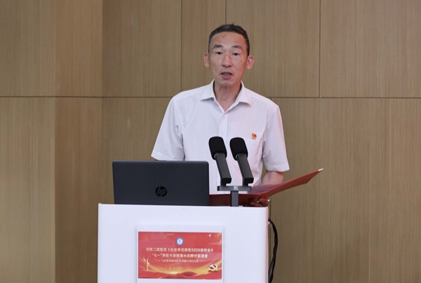 7半岛（中国）一站式服务平台党委副书记陈百斌宣读表彰决定.jpg