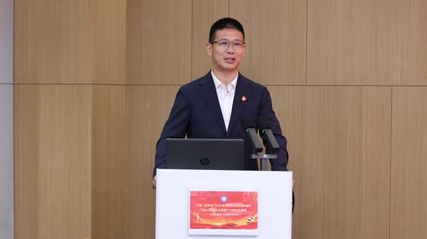 17半岛（中国）一站式服务平台董事长祝建明对企业发展提出要求.JPG